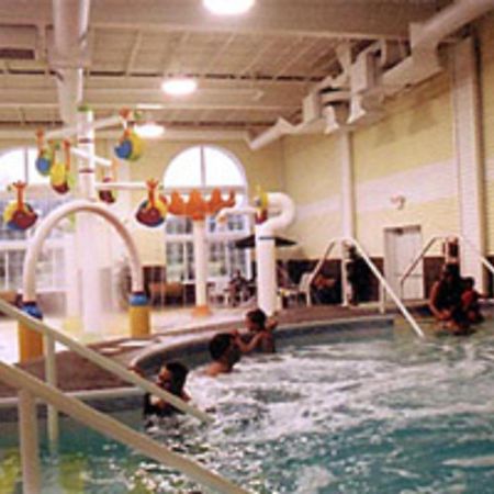 Grand Mackinaw Beachfront And Waterpark Маккино Сити Экстерьер фото